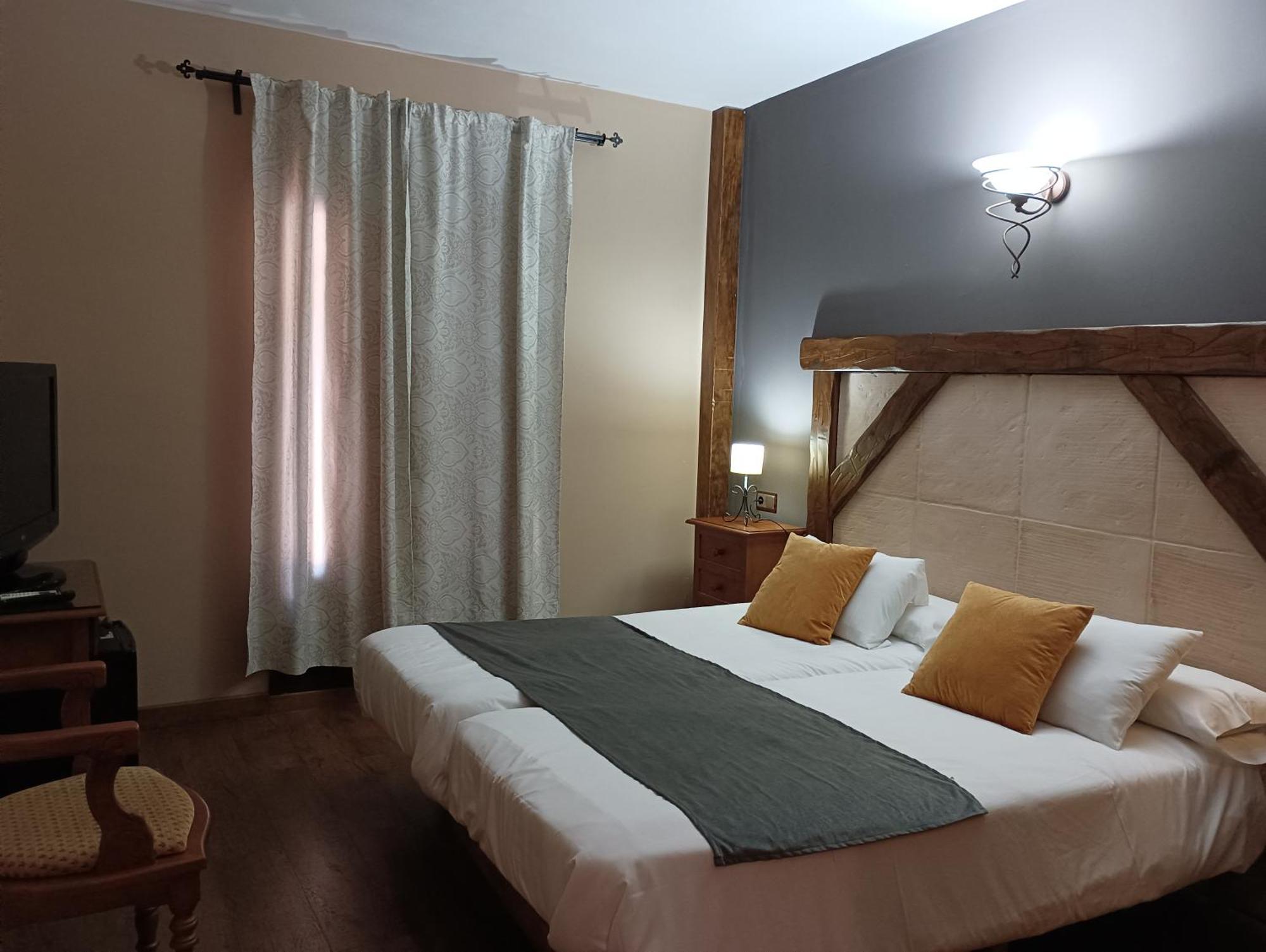 Hotel Rural Los Tadeos Zahara De La Sierra Luaran gambar