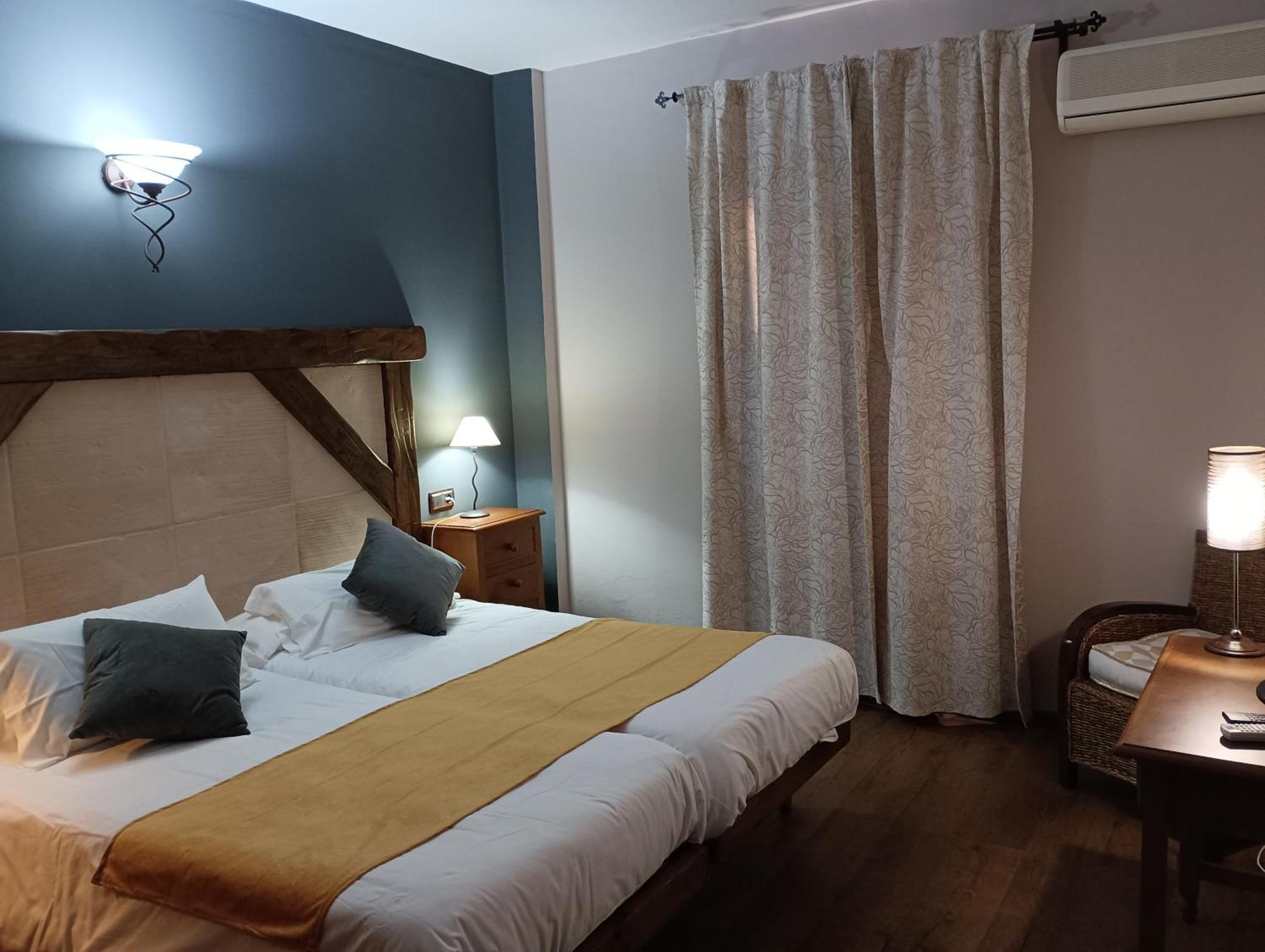Hotel Rural Los Tadeos Zahara De La Sierra Luaran gambar