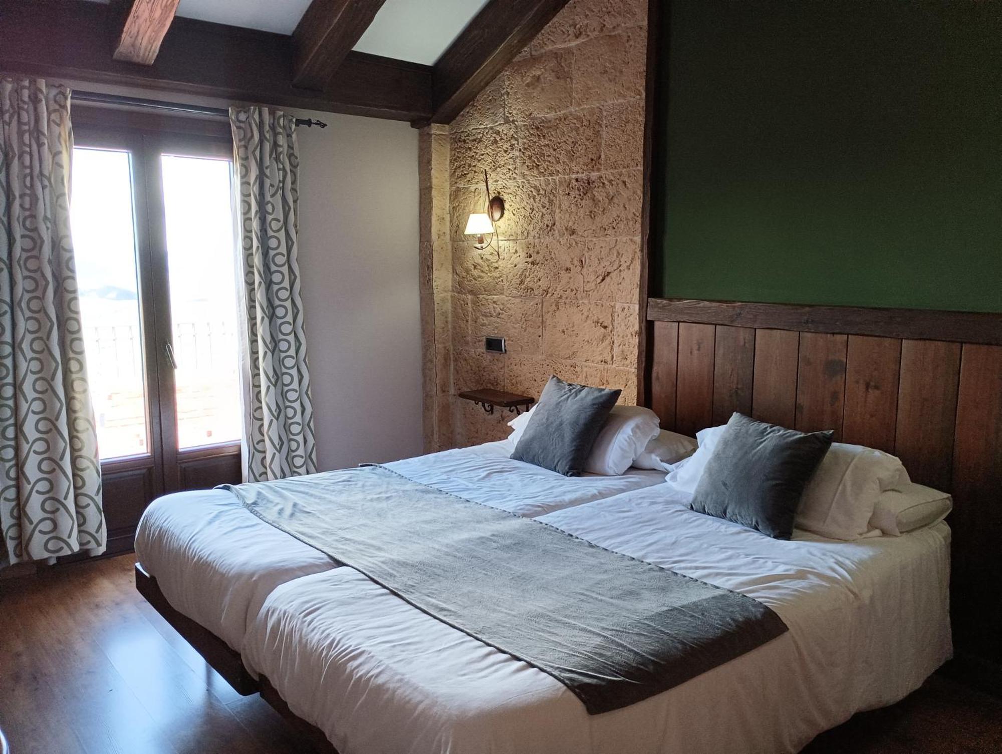 Hotel Rural Los Tadeos Zahara De La Sierra Luaran gambar